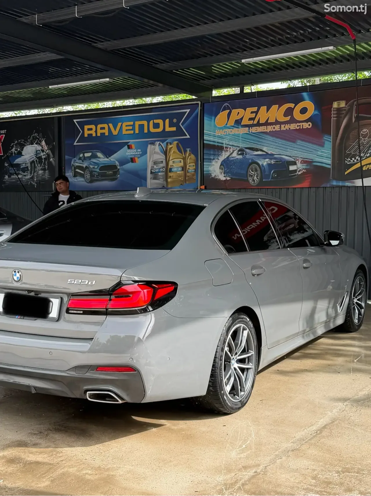 BMW 5 series 2022 · 2.3 AT