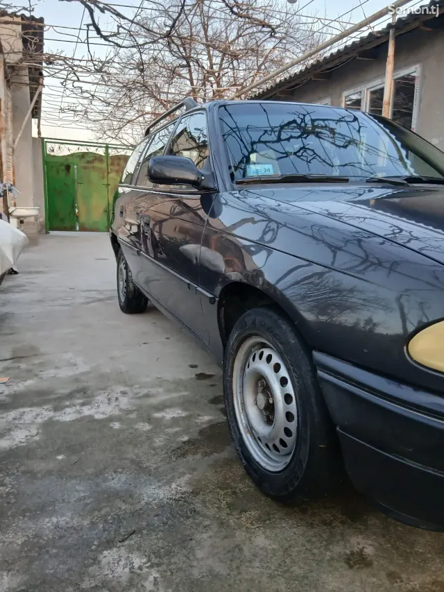 Opel Astra F 1996 · 1.6 MT