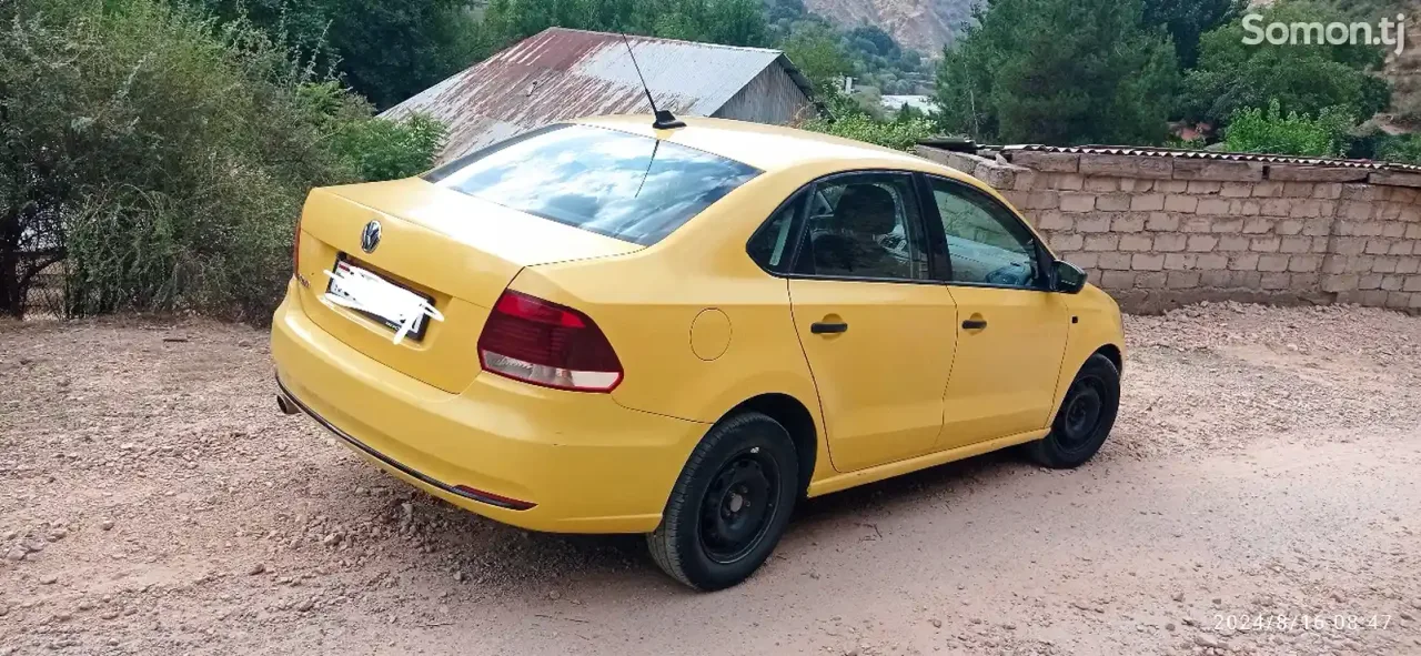 Volkswagen Polo 2018 · 1.6 MT