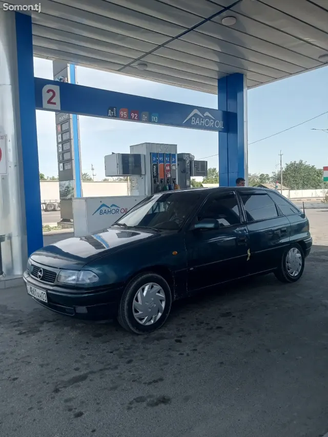 Opel Astra F 1997 · 1.6 MT