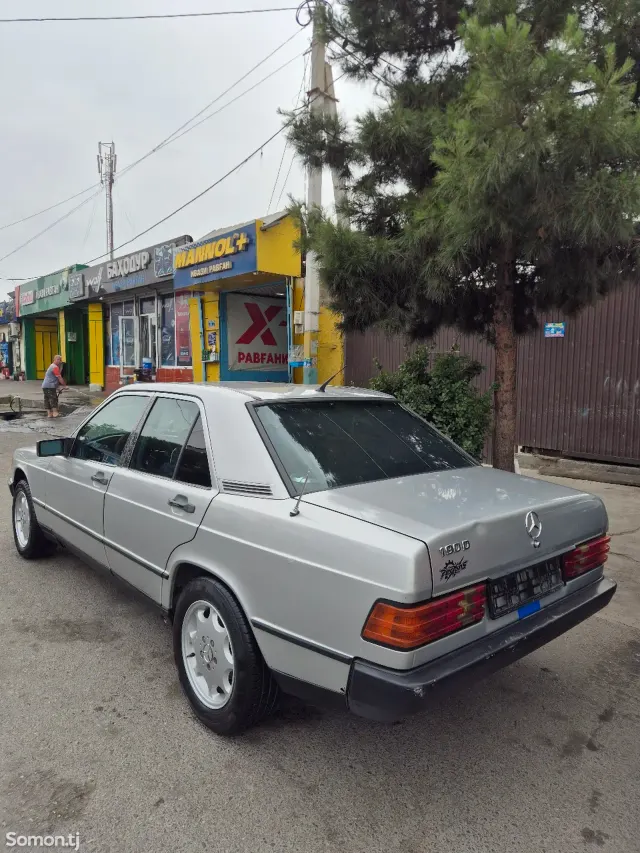Mercedes-Benz W201 1986 · 2.5 AT