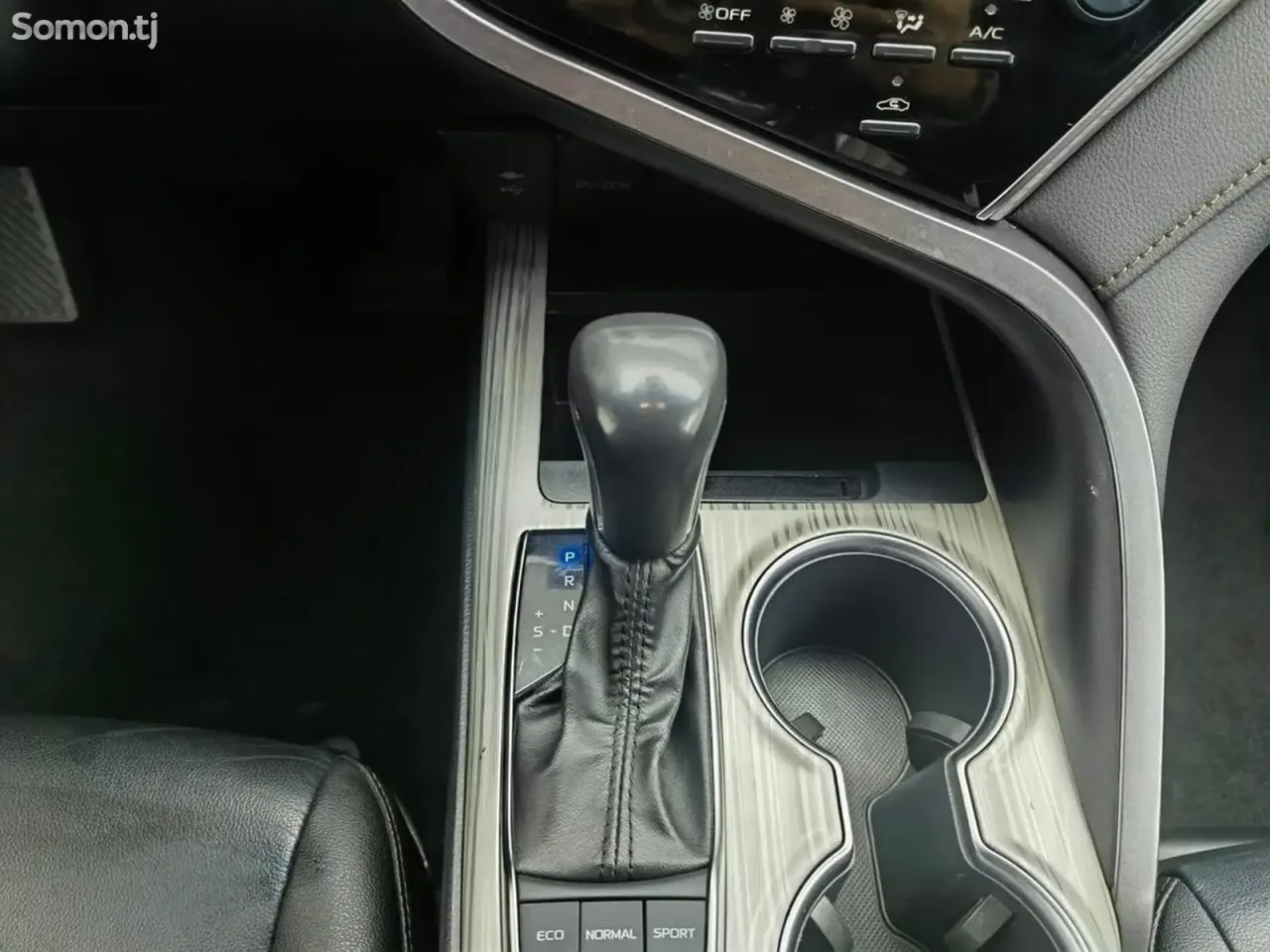 Toyota Camry 2019 · 2.5 AT