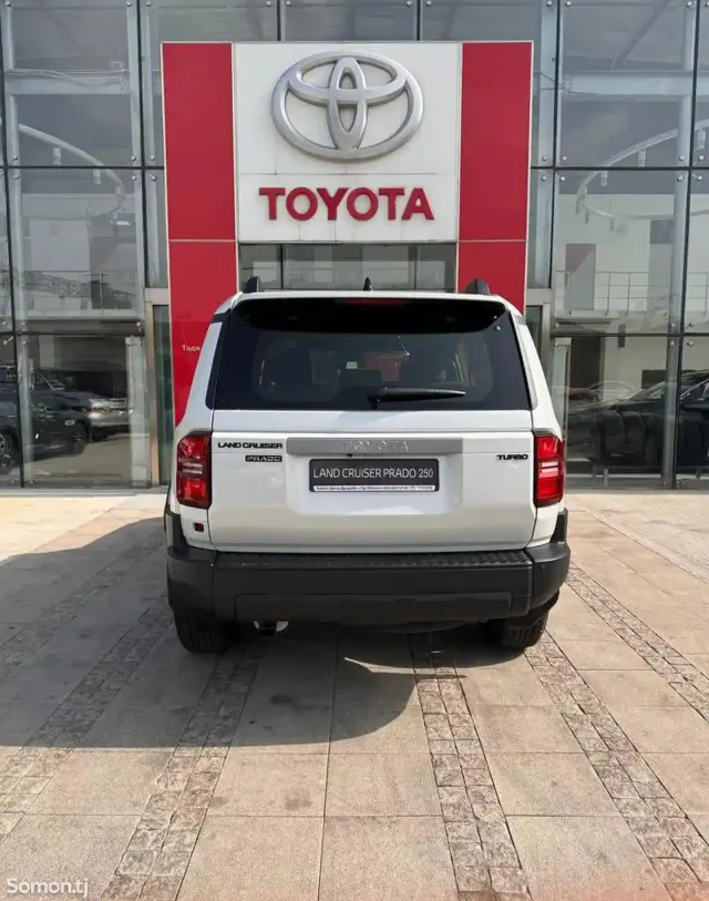 Toyota Land Cruiser Prado 2025 · 2.4 AT