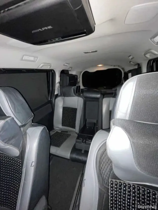Toyota Voxy 2015 · 2.0 AT