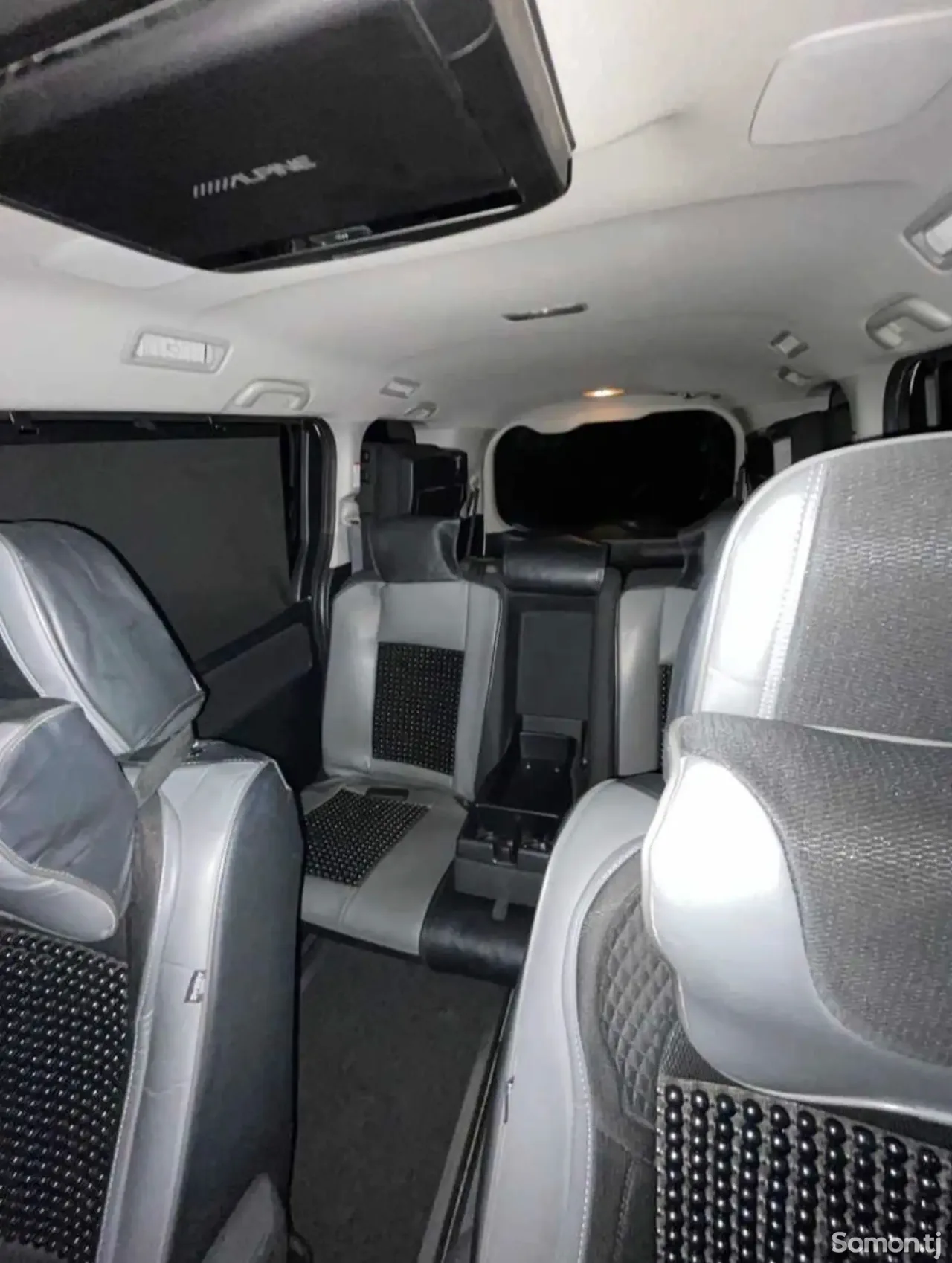 Toyota Voxy 2015 · 2.0 AT