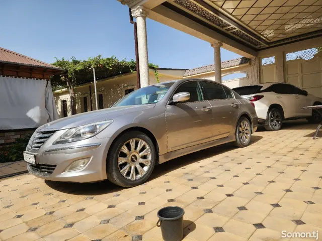 Hyundai Genesis 2011 · 3.3 AT