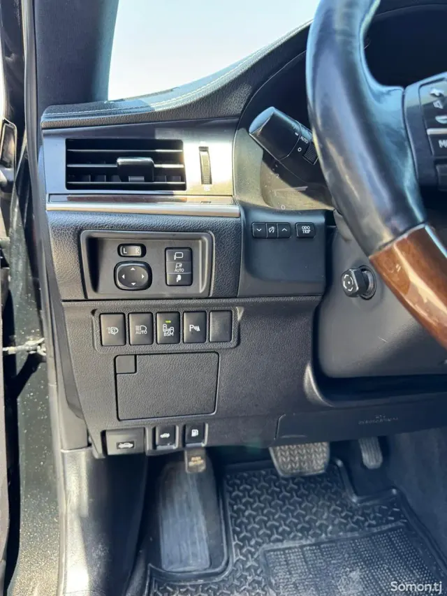 Lexus ES series 2013 · 2.5 AT