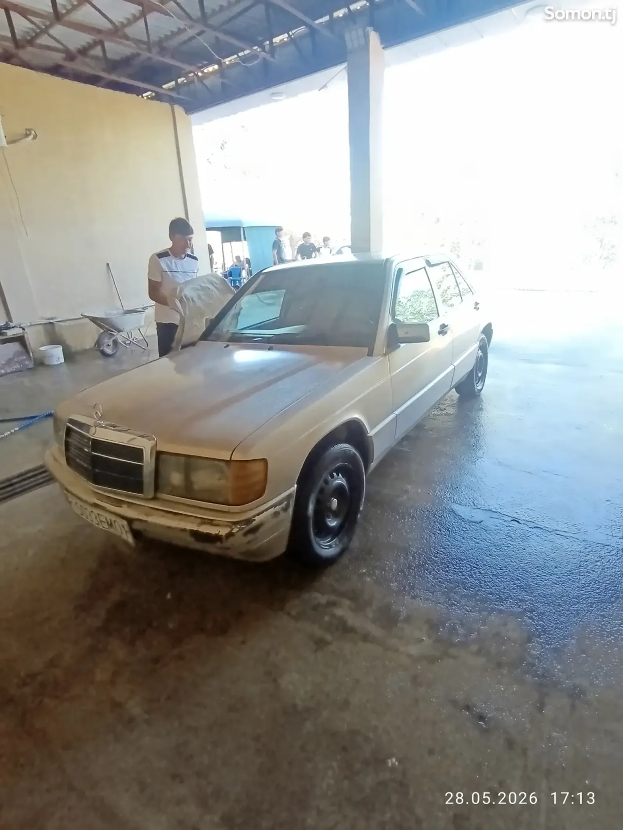 Mercedes-Benz W201 1990 · 1.8 MT