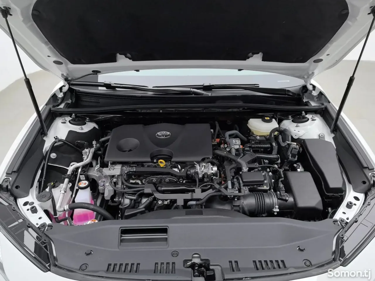 Toyota Camry 2025 · 2.0 AT