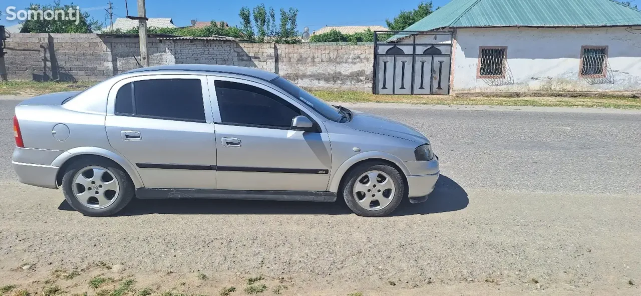Opel Astra G 1999 · 1.6 MT