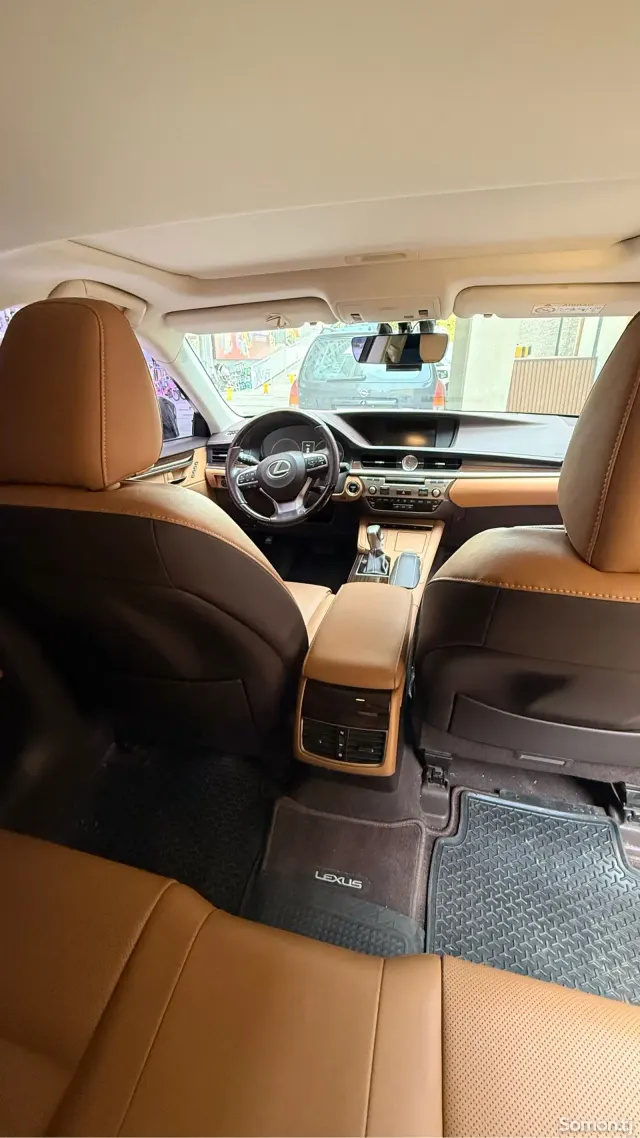 Lexus ES series 2016 · 2.5 AT