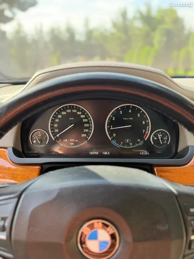 BMW 7 series 2012 · 3.0 AT