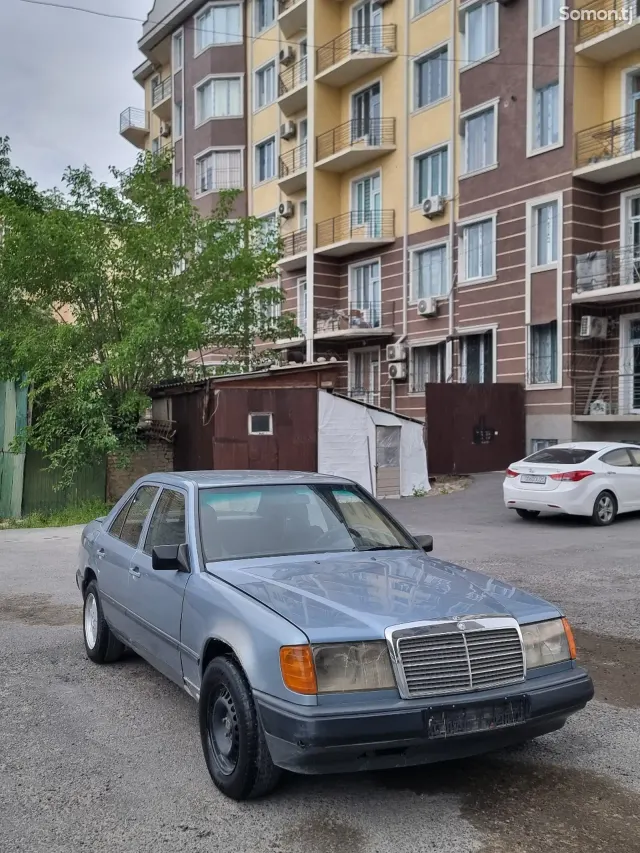Mercedes-Benz W124 1987 · 2.5 MT