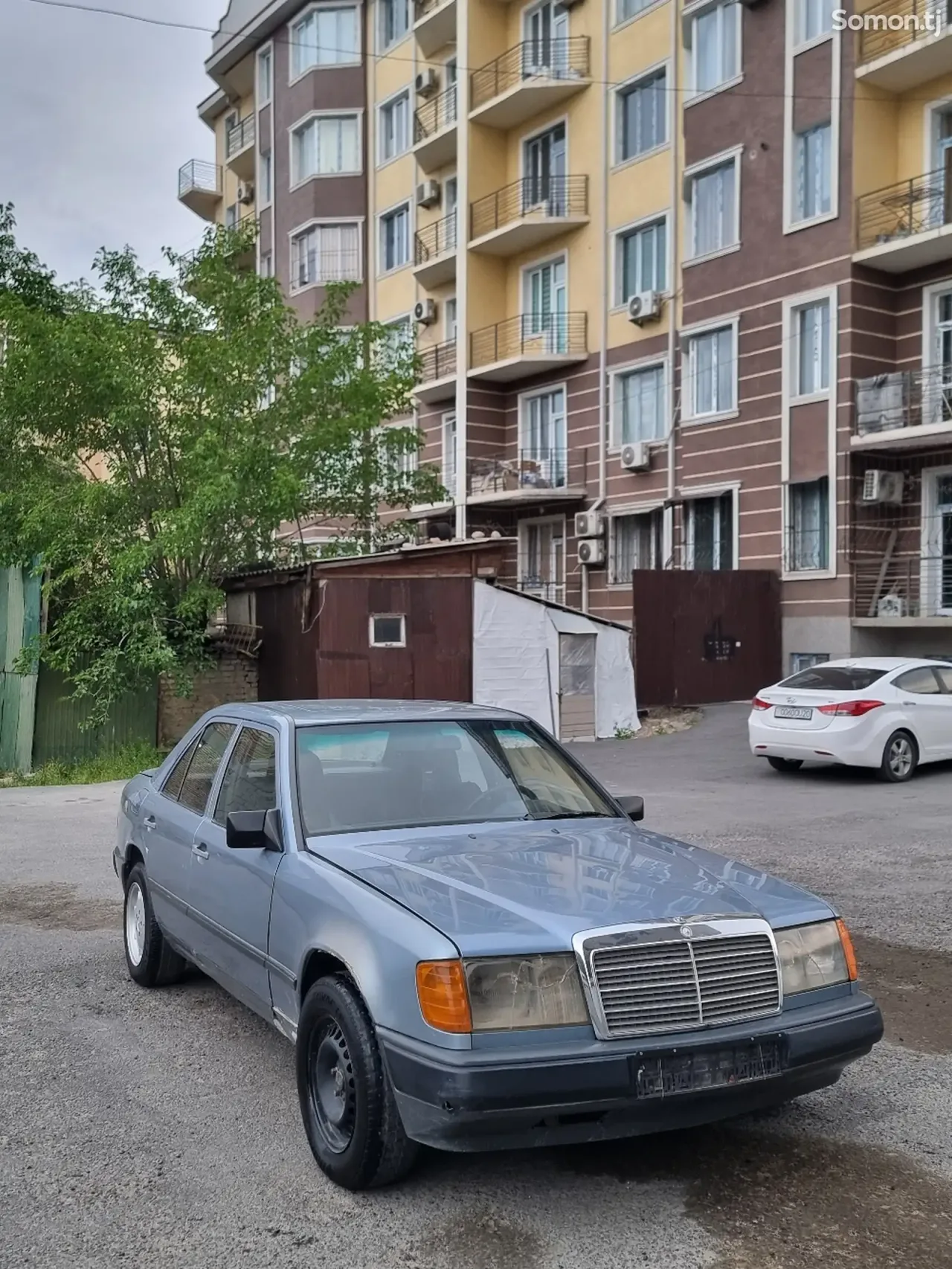 Mercedes-Benz W124 1987 · 2.5 MT