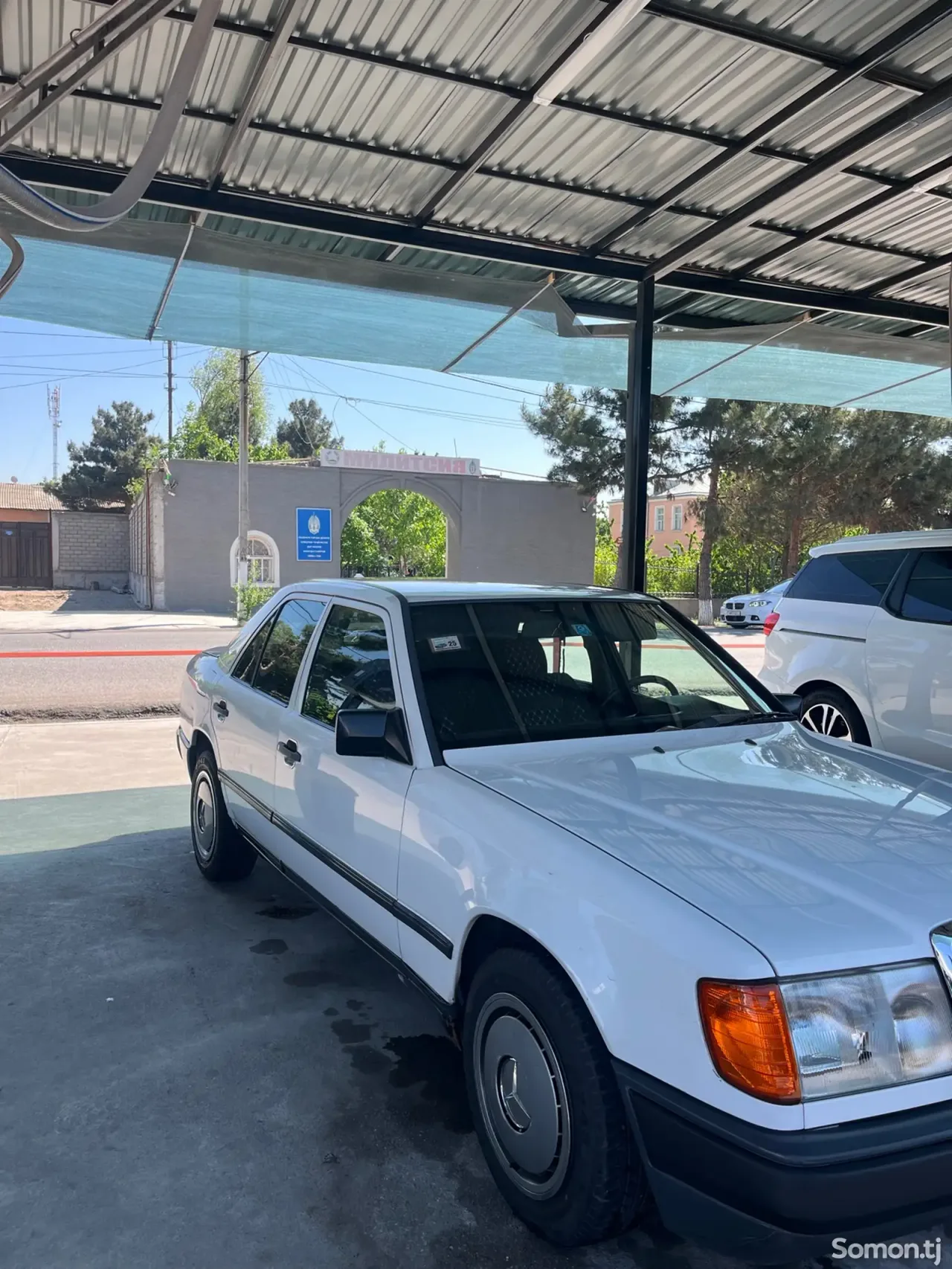 Mercedes-Benz W124 1987 · 2.0 MT
