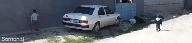Mercedes-Benz W201 1992 · 0.9 MT