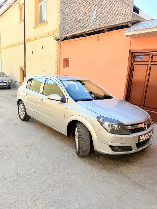 Opel Astra H 2006 · 1.6 MT