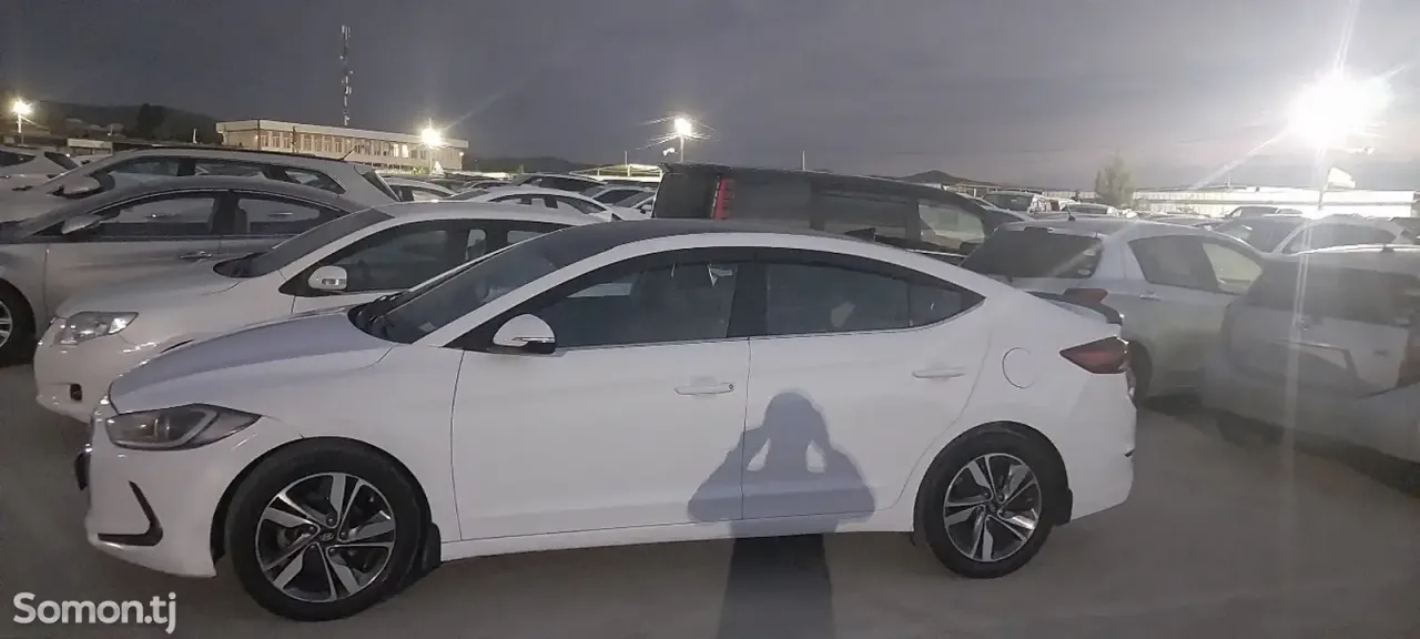 Hyundai Elantra 2018 · 1.6 AT