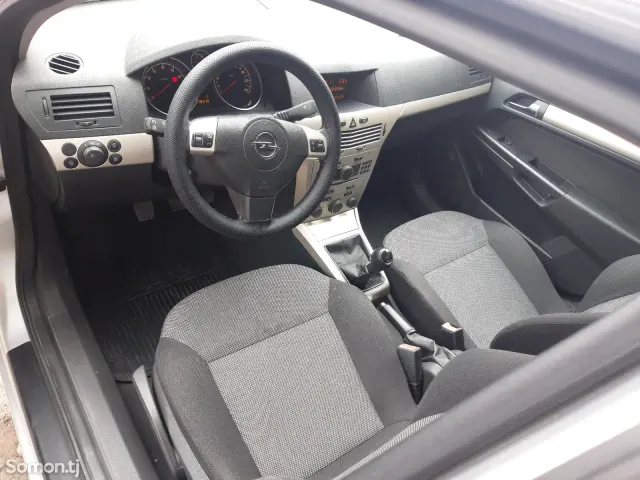 Opel Astra H 2008 · 1.6 MT