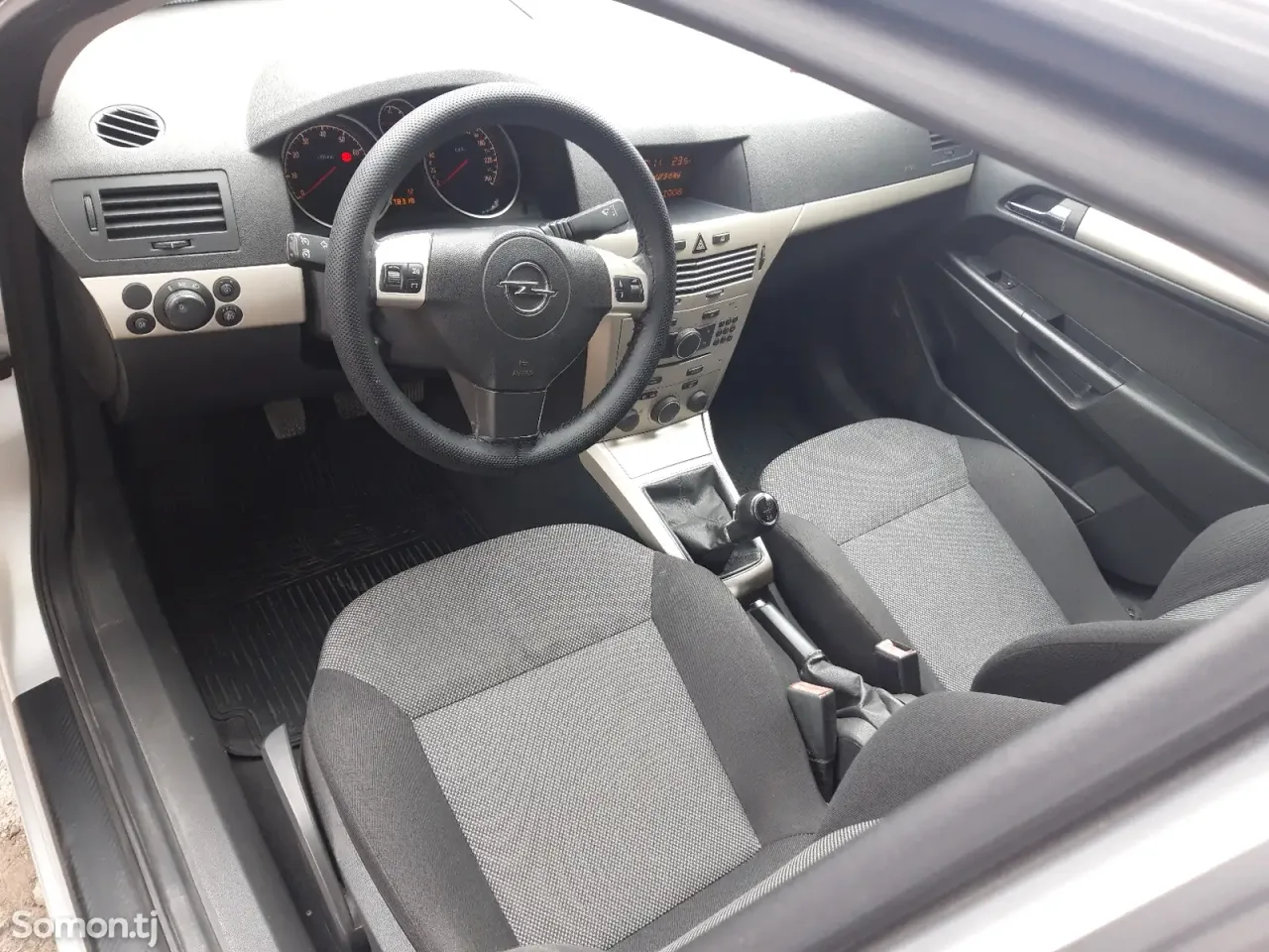 Opel Astra H 2008 · 1.6 MT