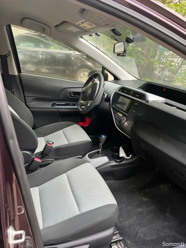Toyota Aqua 2014 · 1.5 AT