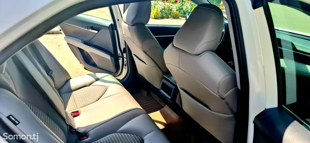 Toyota Camry 2020 · 2.5 AT