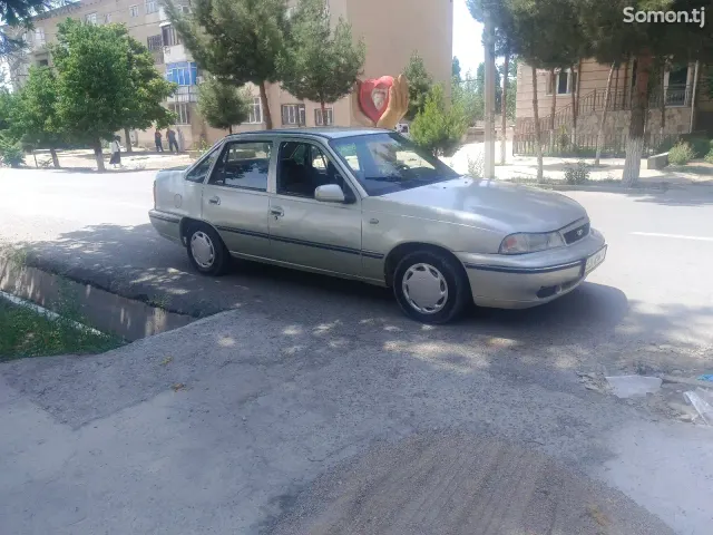 Daewoo Nexia 1995 · 1.5 MT