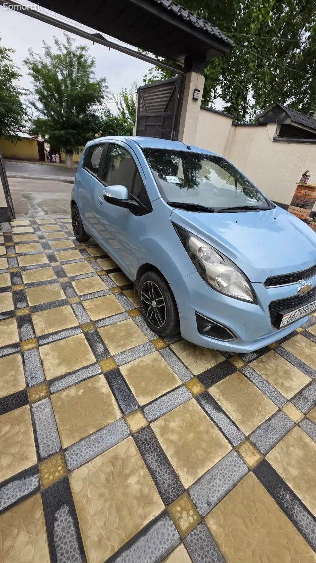 Chevrolet Spark 2015 · 1.1 AT