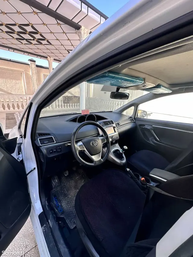 Toyota Verso 2015 · 1.8 MT