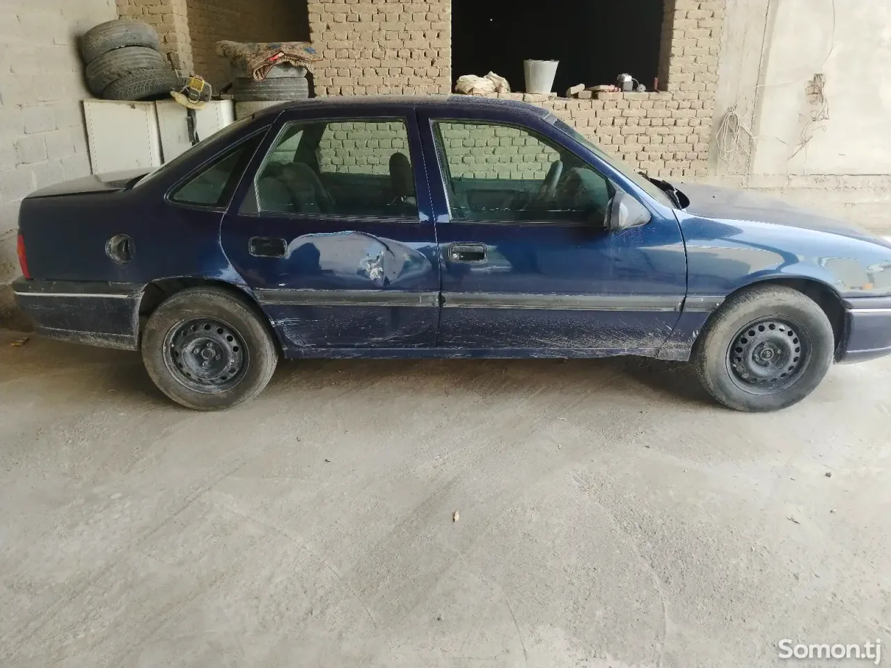 Opel Vectra A 1992 · 1.6 MT