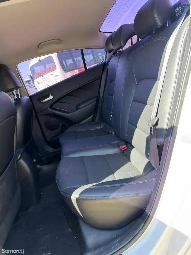 Kia K3 2014 · 1.6 AT