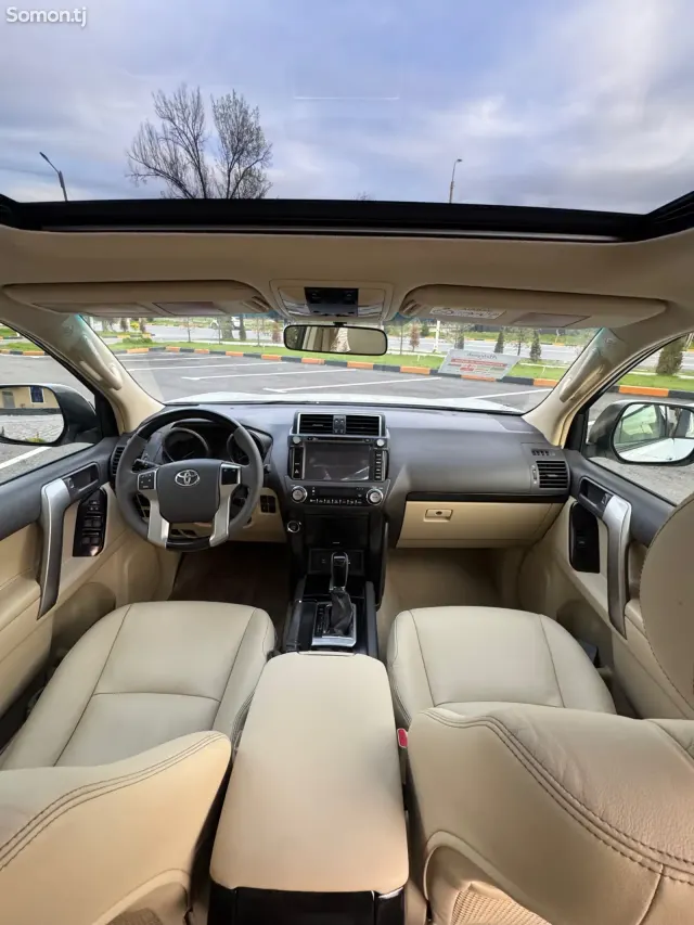 Toyota Land Cruiser Prado 2015 · 4.0 AT