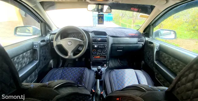 Opel Astra G 1999 · 1.6 MT