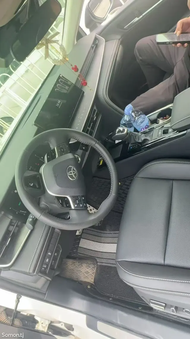 Toyota Camry 2025 · 2.0 AT
