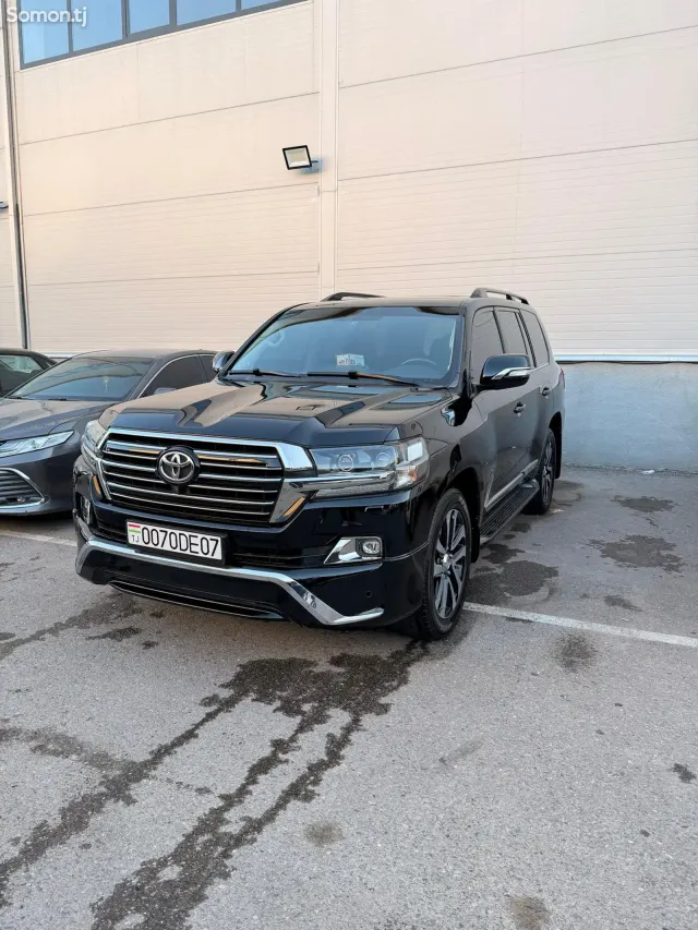Toyota Land Cruiser 2017 · 4.6 AT