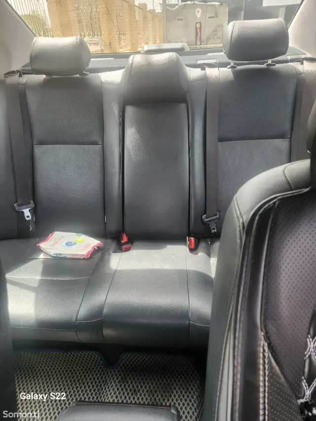Toyota Camry 2016 · 2.0 AT