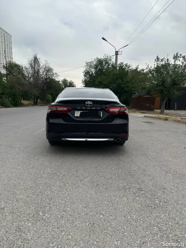 Toyota Camry 2018 · 2.5 AT