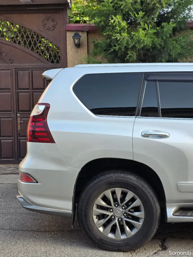Lexus GX series 2016 · 4.6 AT