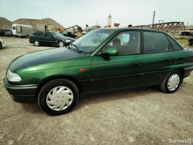 Opel Astra F 1998 · 1.6 MT