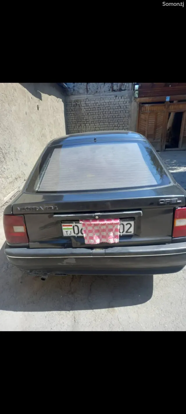 Opel Vectra A 1992 · 1.4 MT