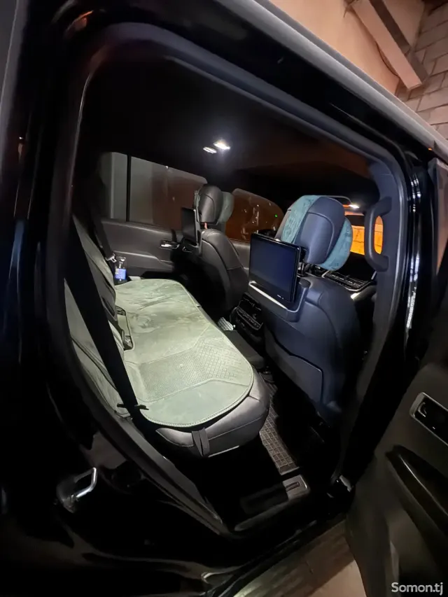 Toyota Land Cruiser 2022 · 3.5 AT