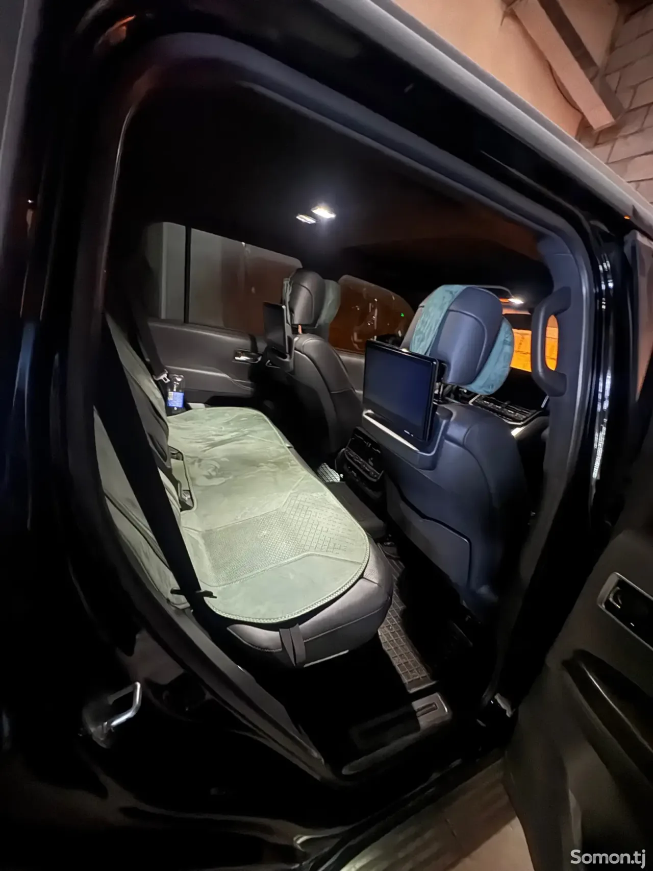 Toyota Land Cruiser 2022 · 3.5 AT