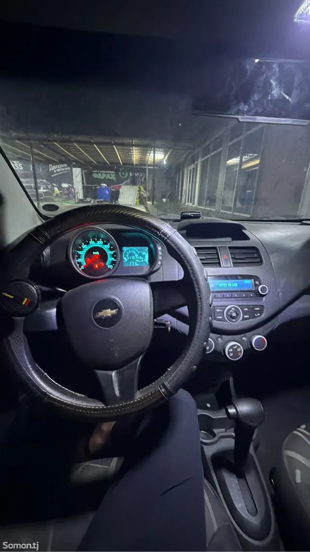 Chevrolet Spark 2014 · 1.1 AT