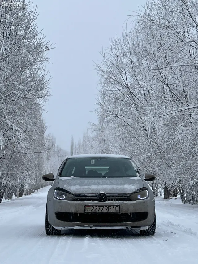 Volkswagen Golf 2012 · 1.6 AT