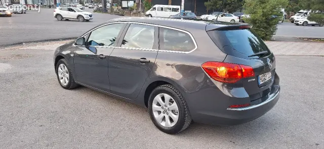 Opel Astra J 2015 · 1.4 MT