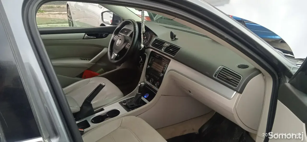 Volkswagen Jetta 2012 · 2.5 AT