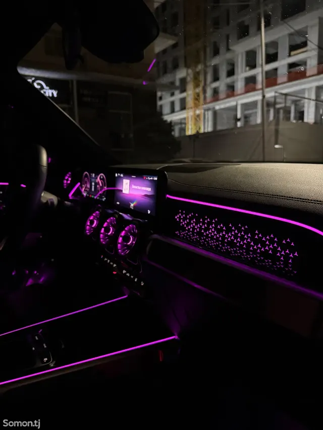 Mercedes-Benz EQB 2025 · AT