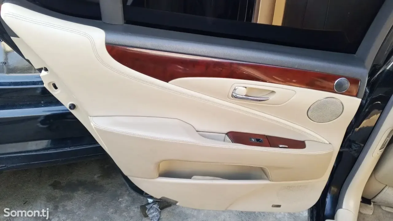 Lexus LS series 2008 · 4.6 AT