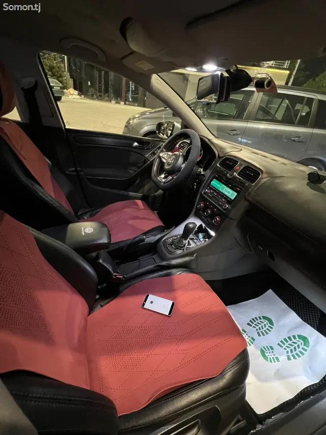 Volkswagen Golf 2012 · 1.6 AT