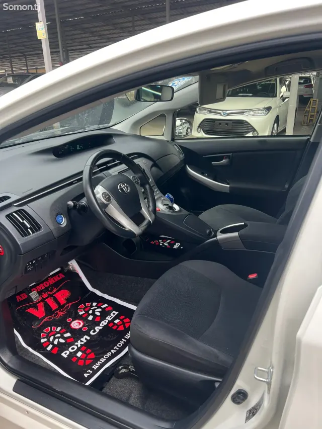 Toyota Prius 2014 · 1.8 AT